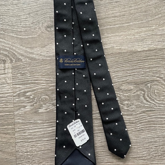 Brooks Brothers polka dot tie - Picture 2 of 3